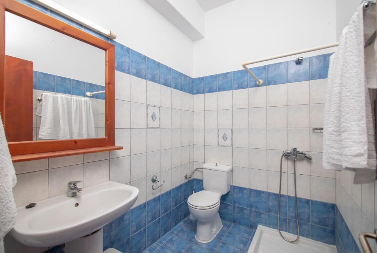 Giorgos Apartments Дассия Экстерьер фото