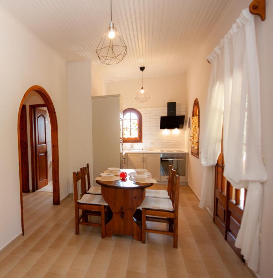 Giorgos Apartments Дассия Экстерьер фото
