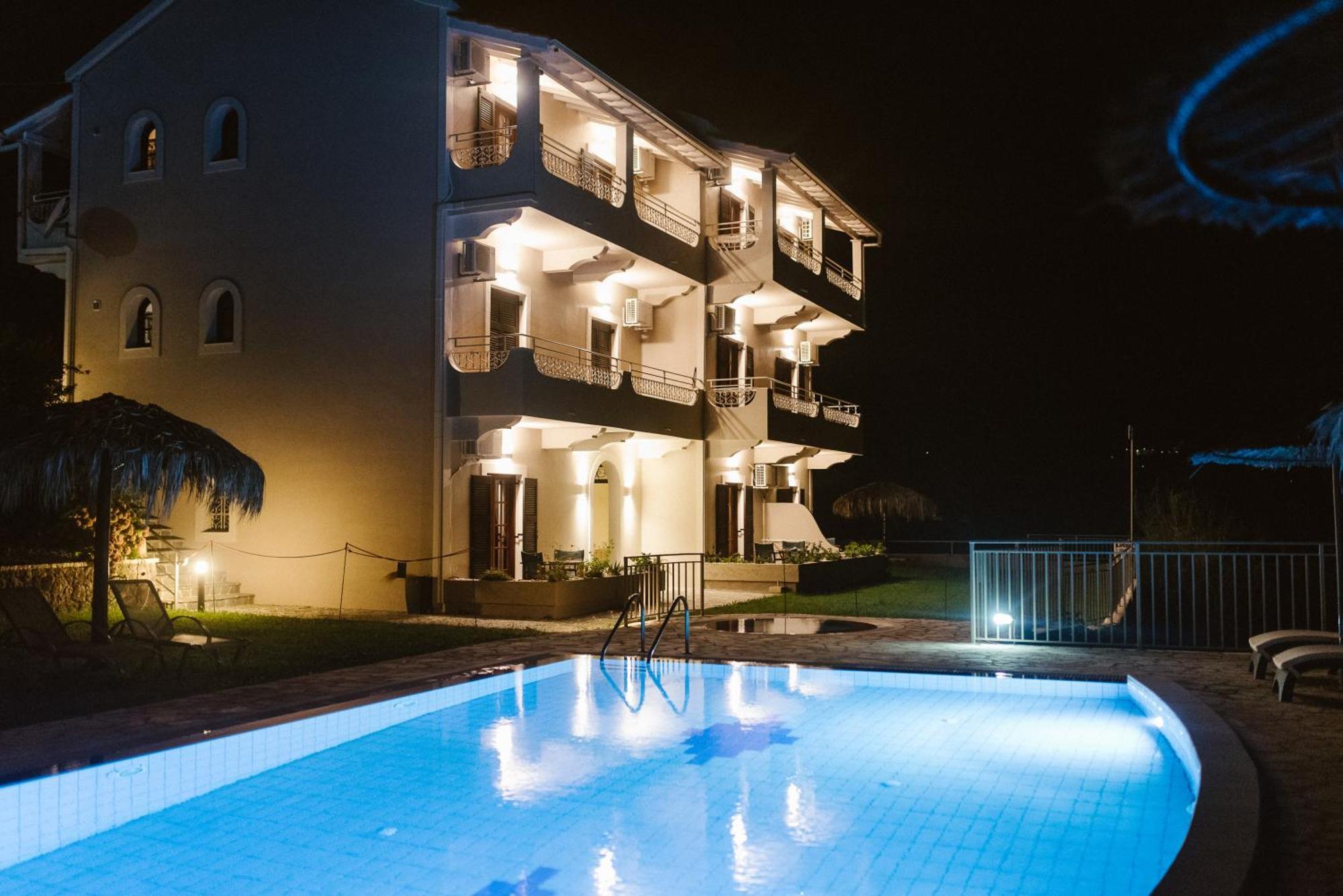 Giorgos Apartments Дассия Экстерьер фото