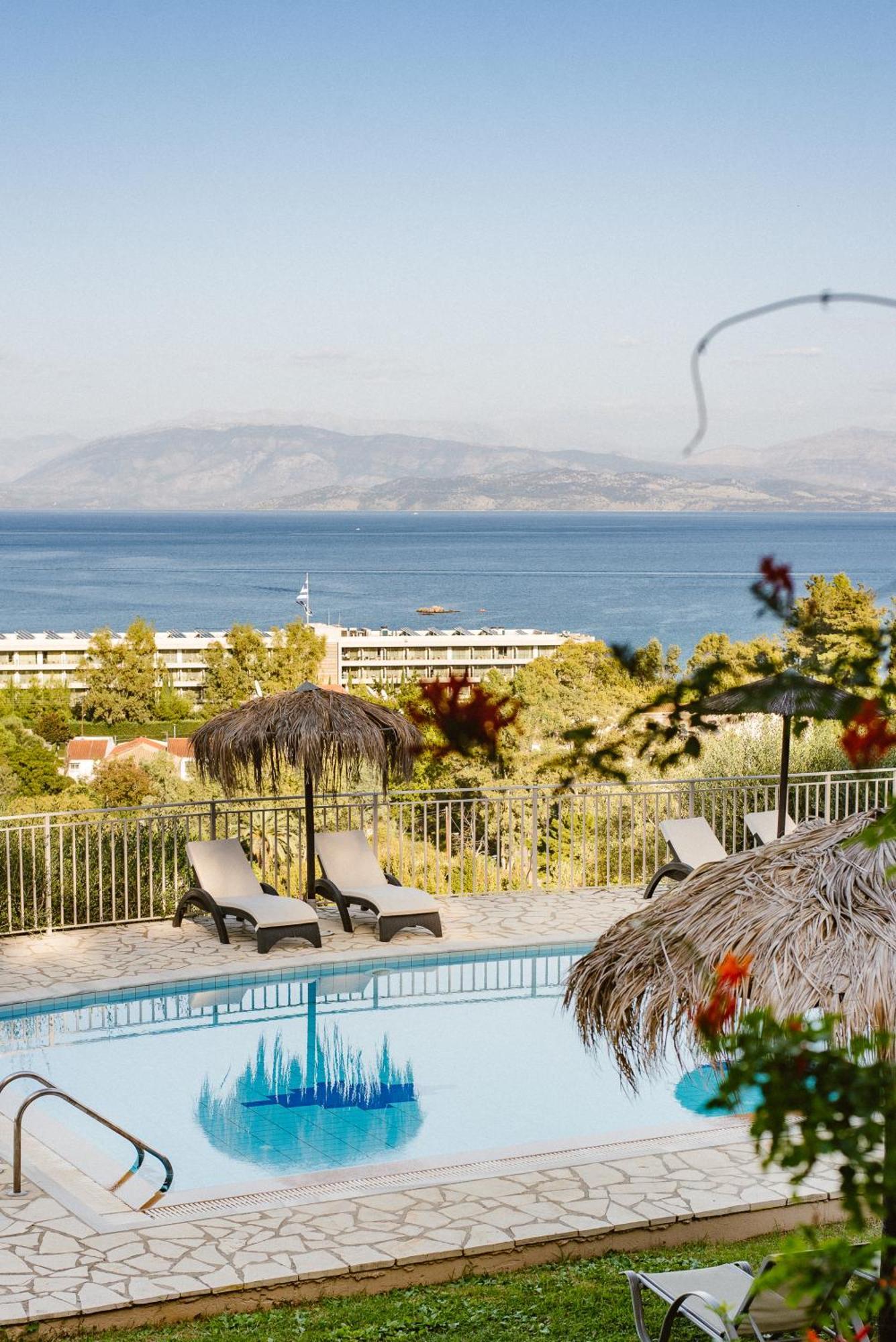 Giorgos Apartments Дассия Экстерьер фото