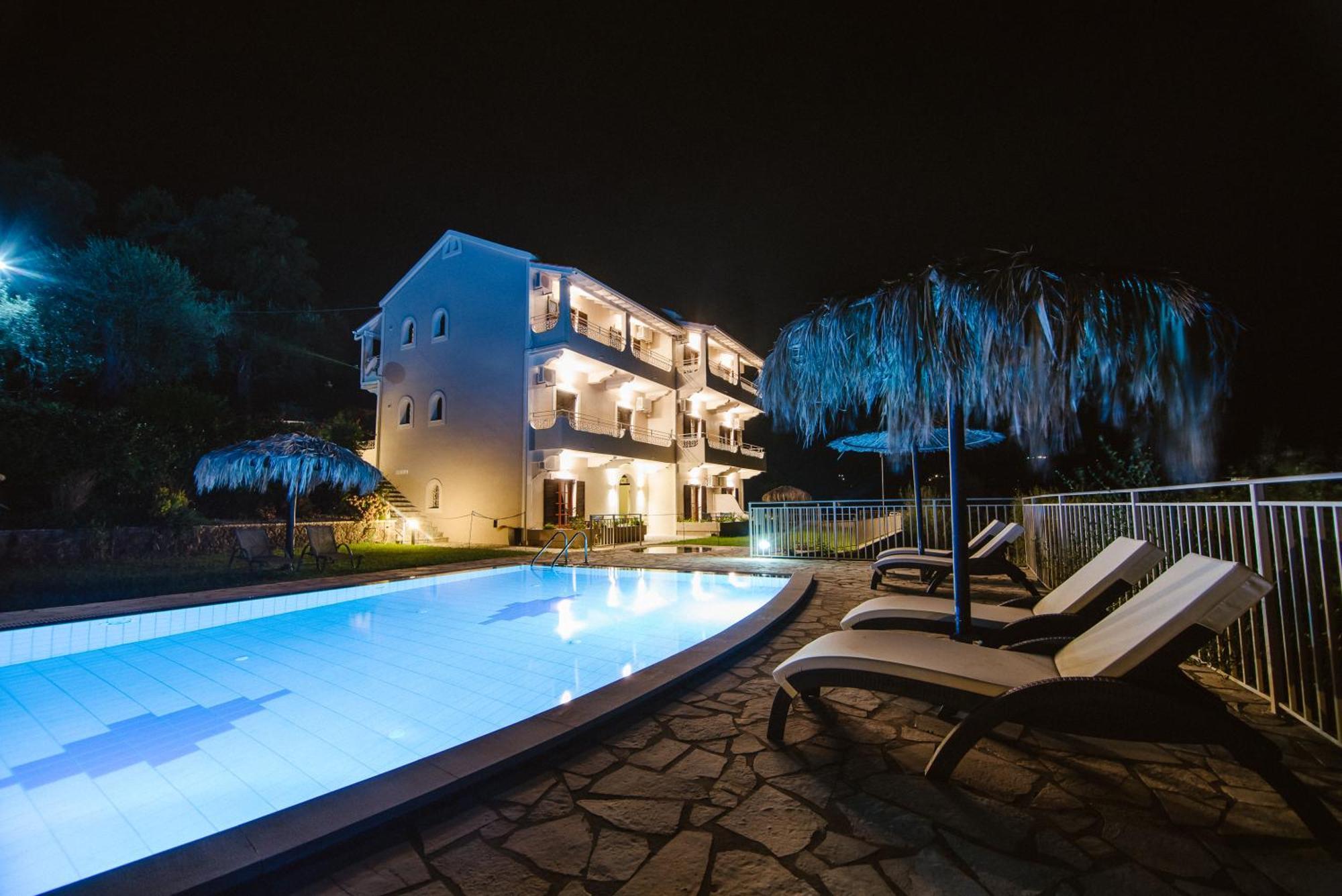 Giorgos Apartments Дассия Экстерьер фото