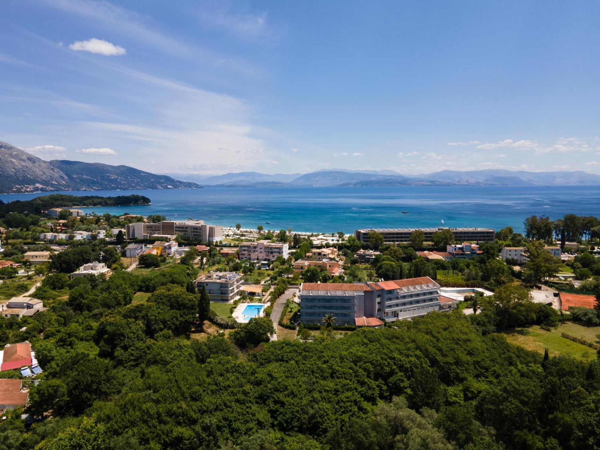 Giorgos Apartments Дассия Экстерьер фото